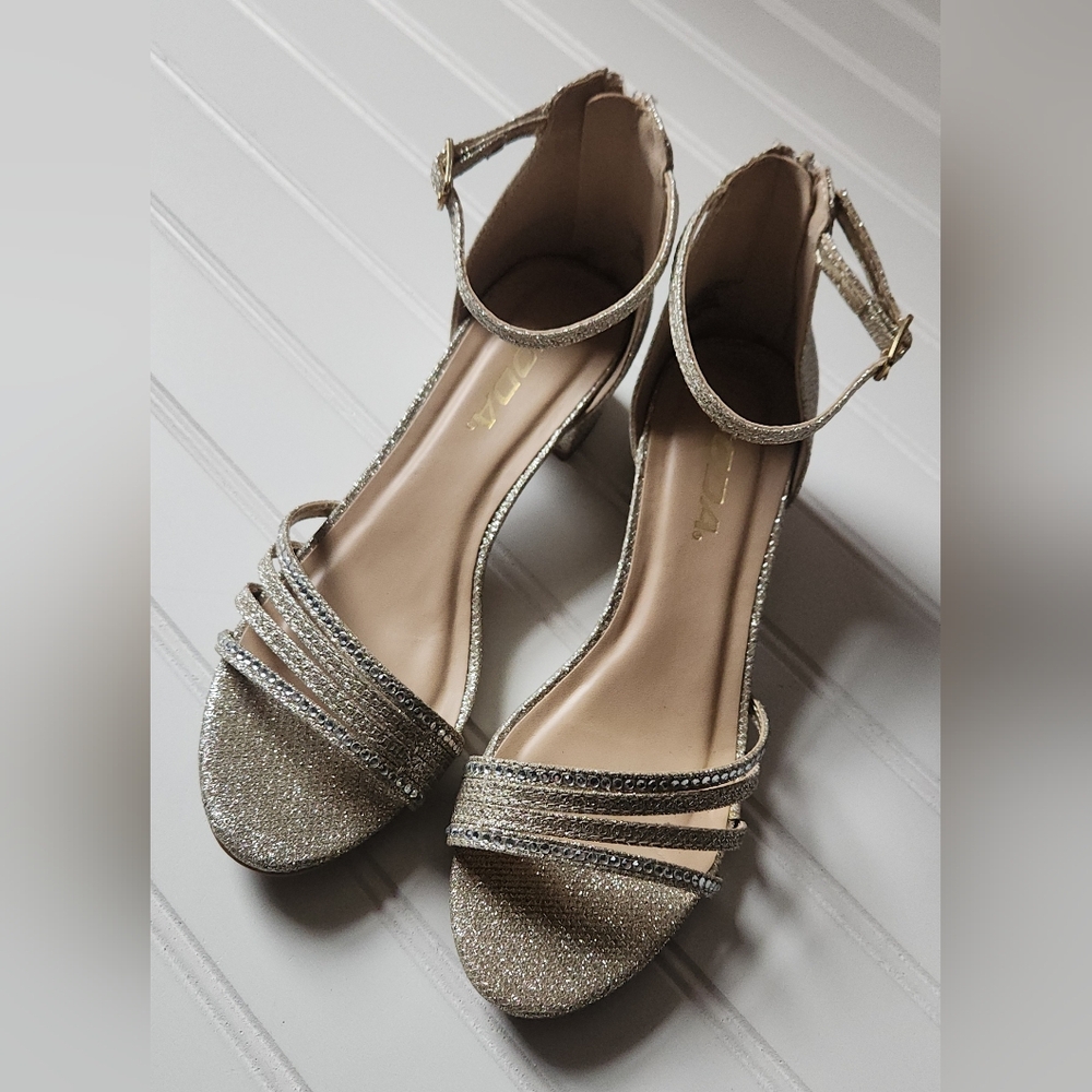 Soda Brand 3.5 Girls Bridesmaid Shoes Gently Worn Once Excellent Condition!